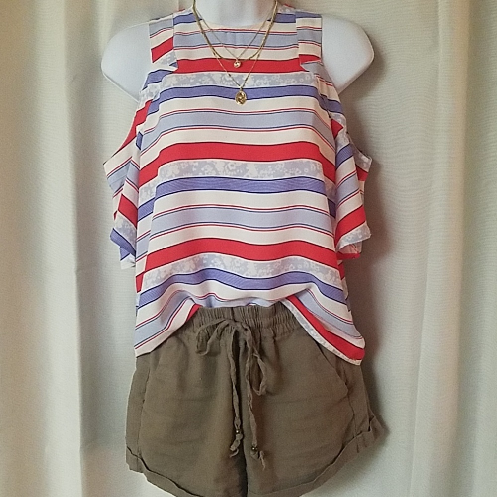 🌻Express Cold Shoulder Top XS🌻